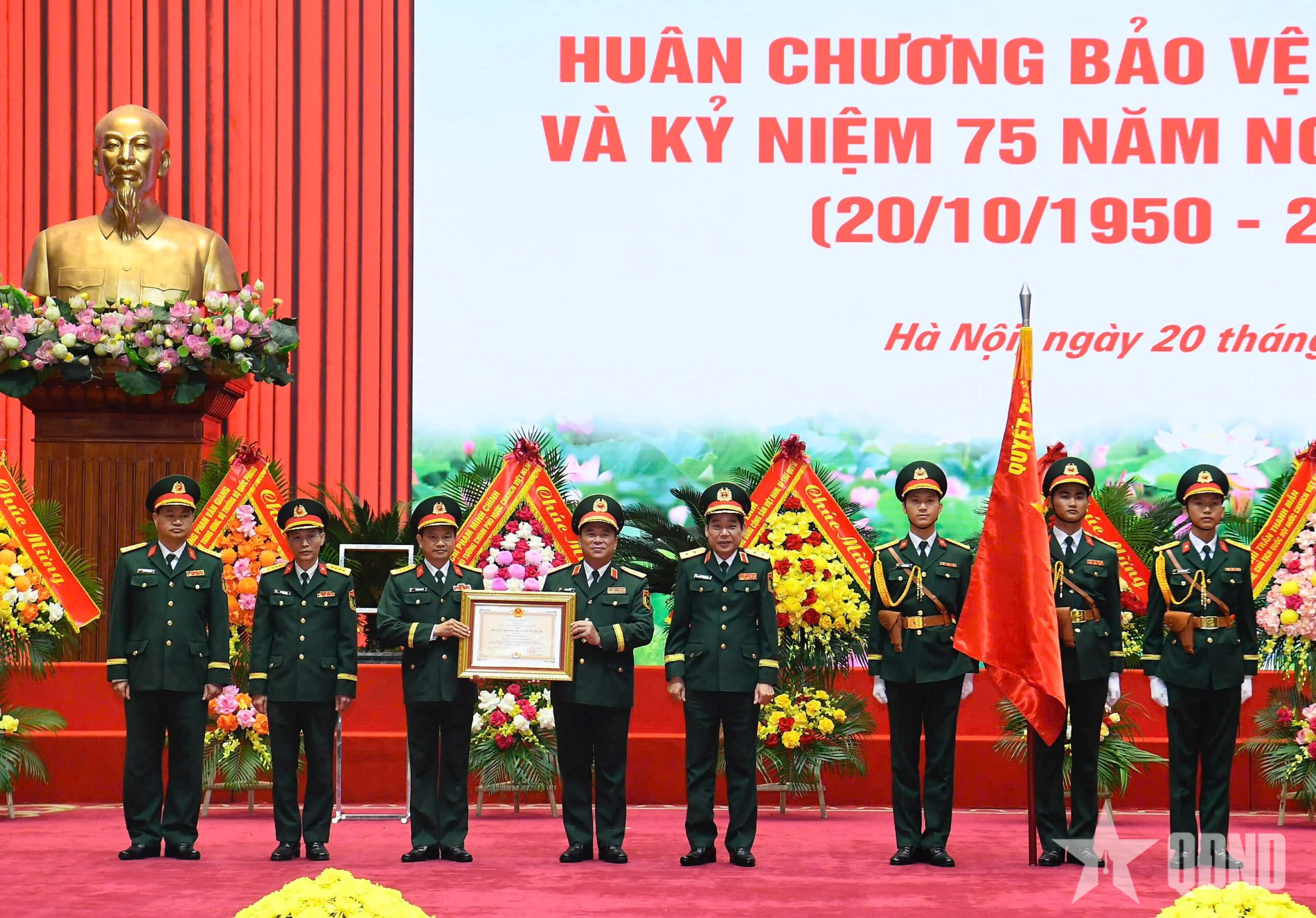 Báo Quân đội nhân dân đón nhận Huân chương Bảo vệ Tổ quốc hạng Ba và kỷ niệm 75 năm Ngày truyền thống
